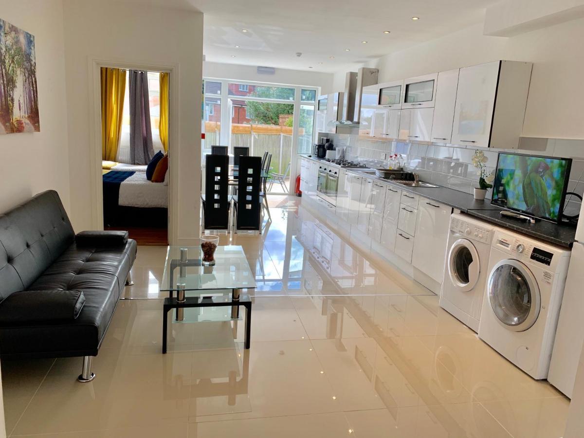 Spacious 2 Bedrooms 2 Baths With Garden And Parking Appartement