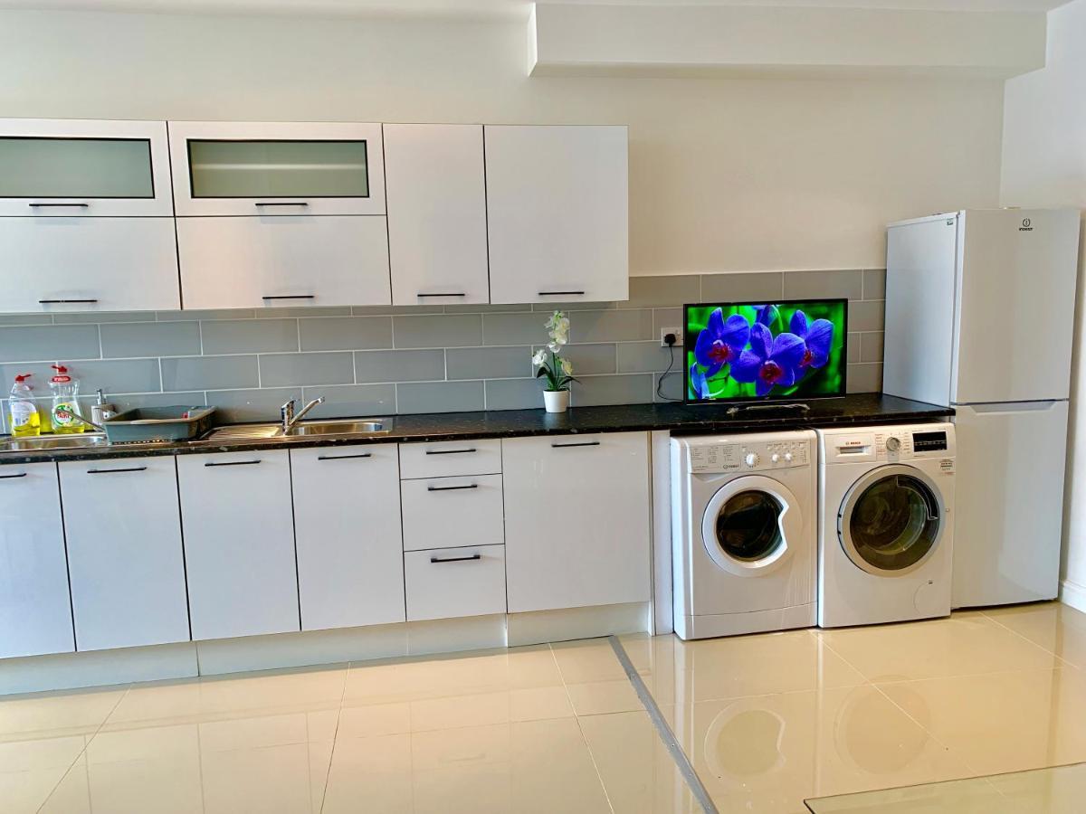 Appartement Spacious 2 Bedrooms 2 Baths With Garden And Parking *